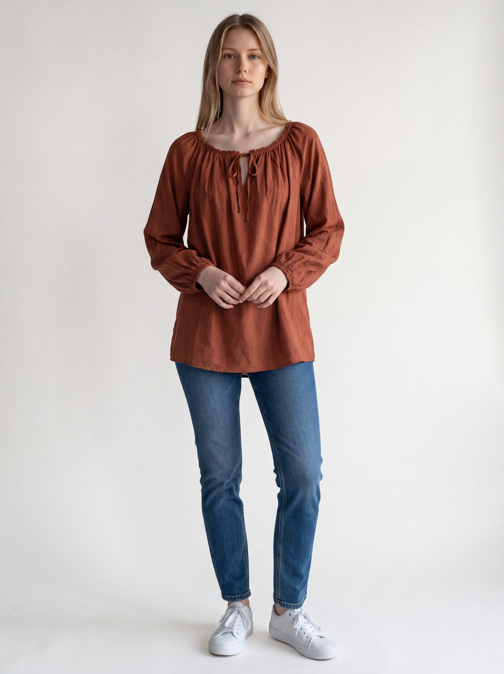Blusa Stile Boho Chic con Scollo Arricciato e Cordoncino