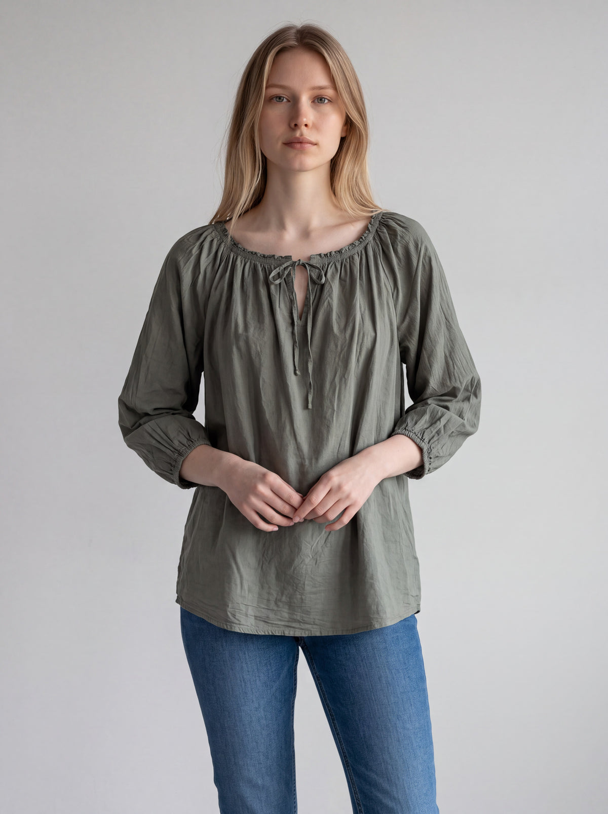 Blusa Stile Boho Chic con Scollo Arricciato e Cordoncino