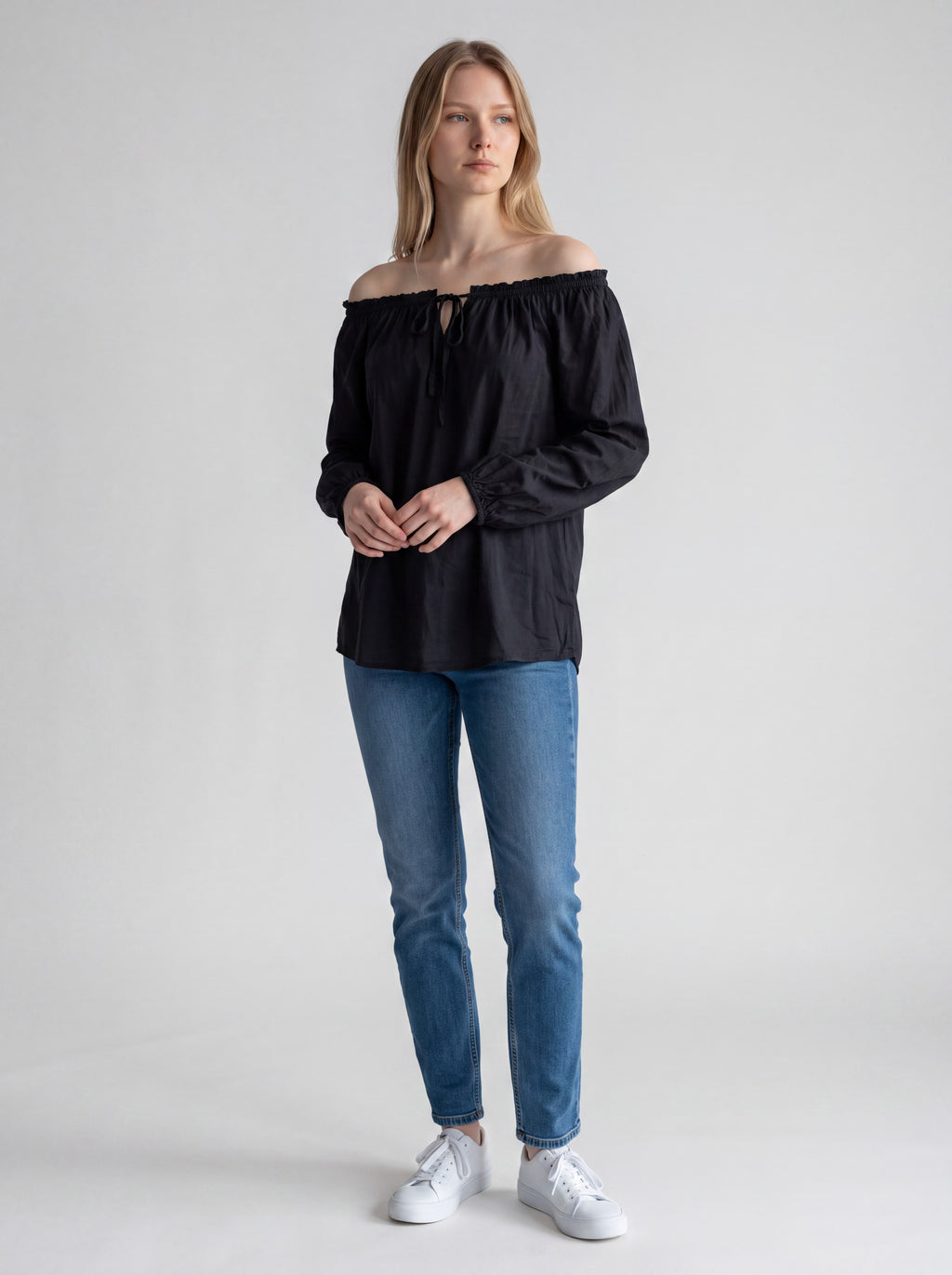 Blusa Stile Boho Chic con Scollo Arricciato e Cordoncino