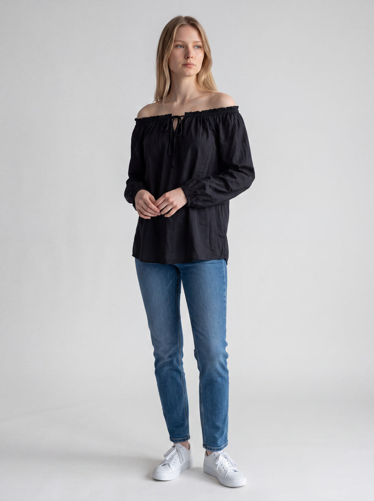Blusa Stile Boho Chic con Scollo Arricciato e Cordoncino