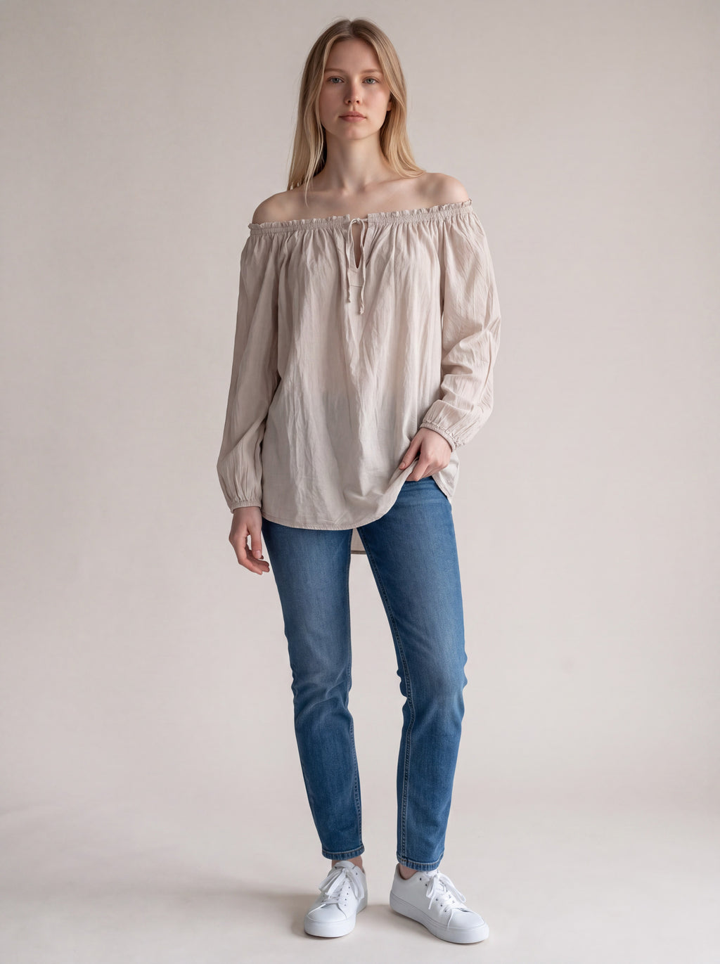 Blusa Stile Boho Chic con Scollo Arricciato e Cordoncino