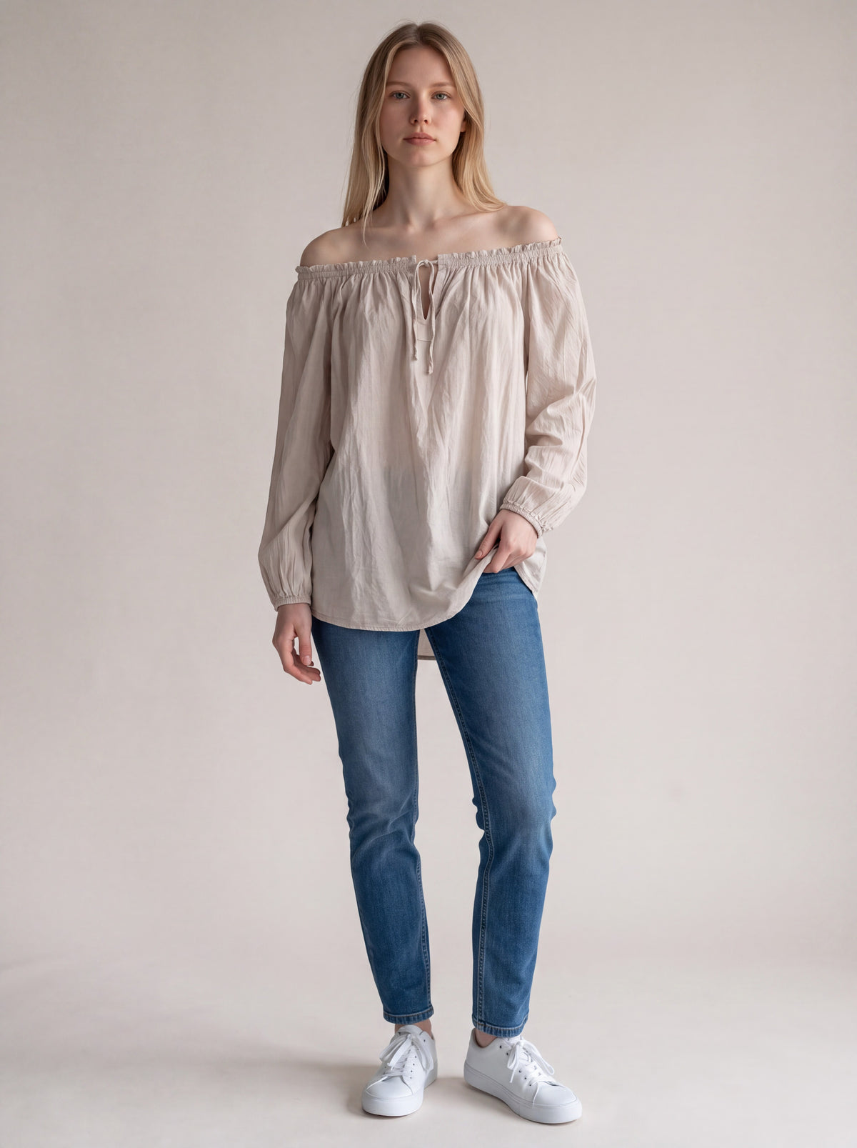 Blusa Stile Boho Chic con Scollo Arricciato e Cordoncino