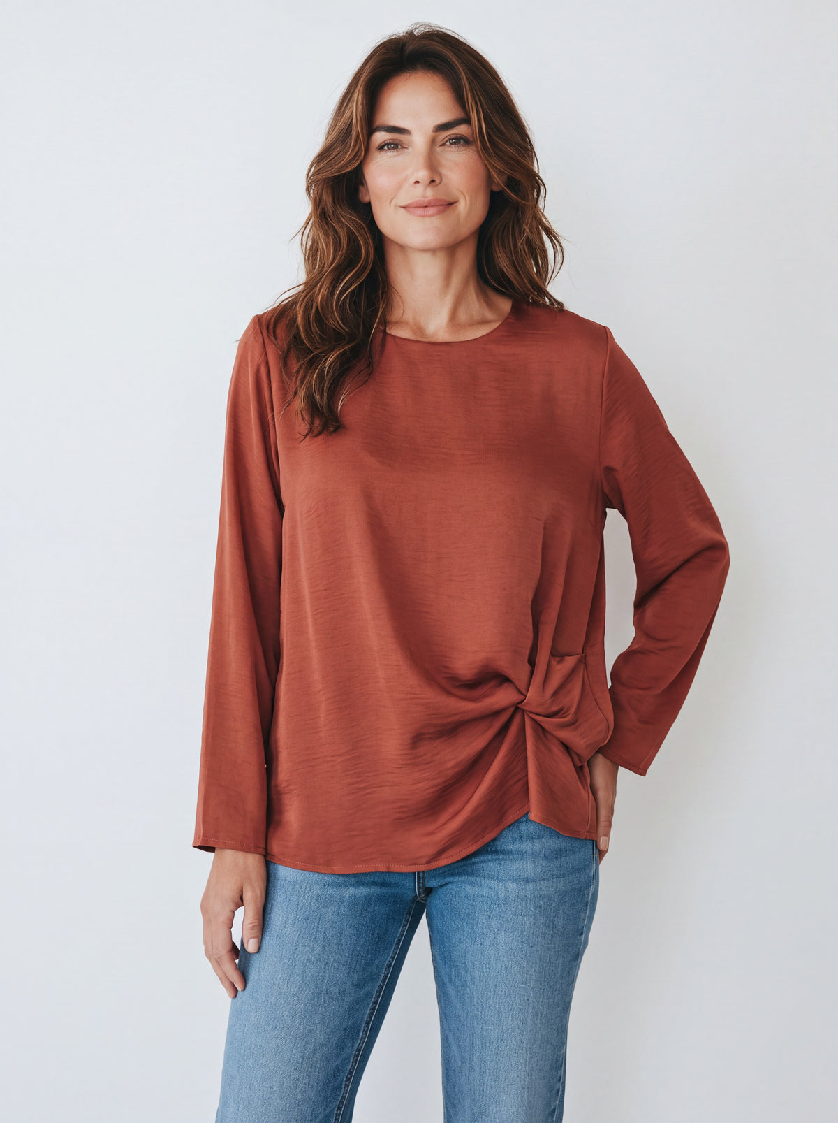 Blusa Satinata Girocollo con Nodo Laterale – Misto Viscosa ad Effetto Lucido