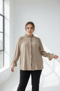 Camicia Curvy Fluida con Volant e Polsini a Campana