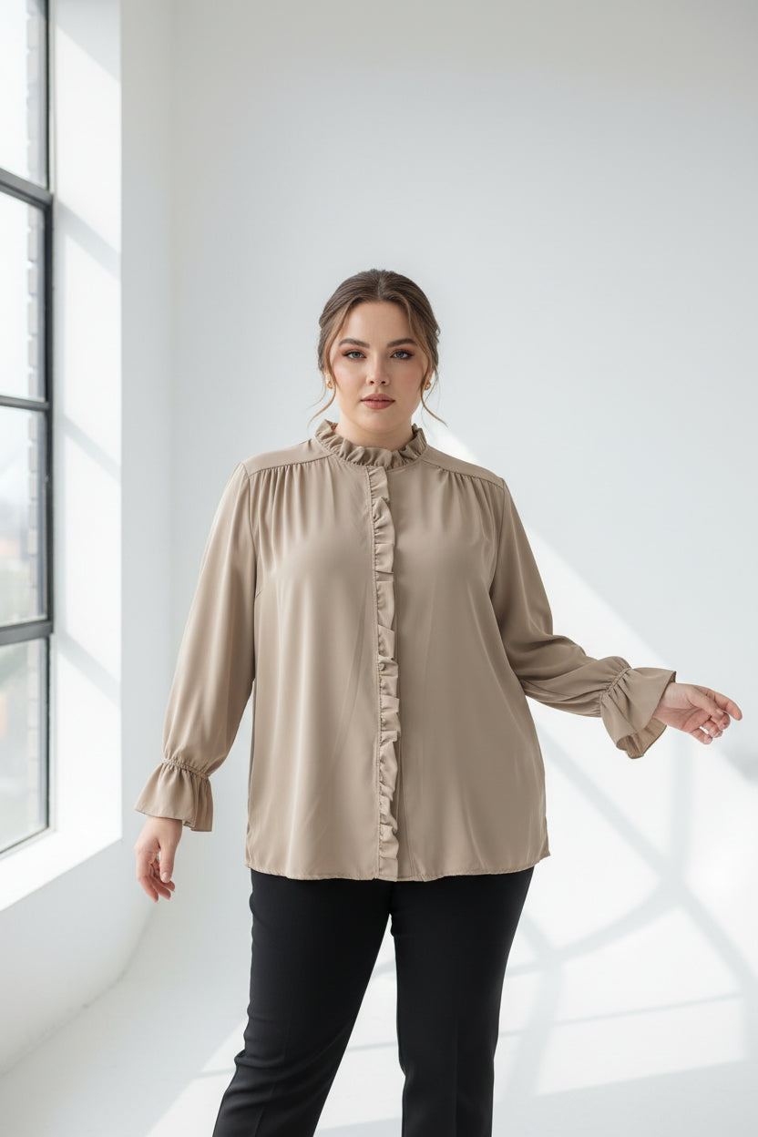 Camicia Curvy Fluida con Volant e Polsini a Campana
