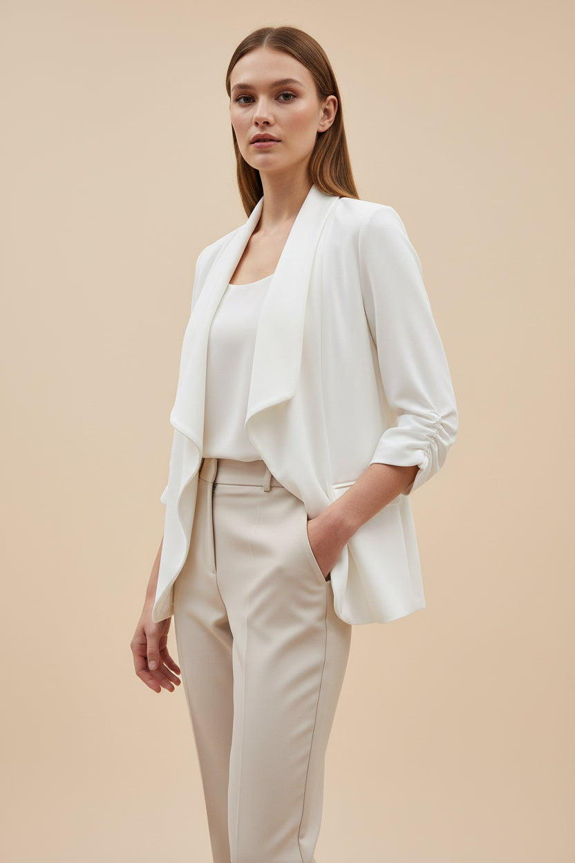 Blazer Curvy Aperto con Tasche Morbide – Modello Elegante Casual