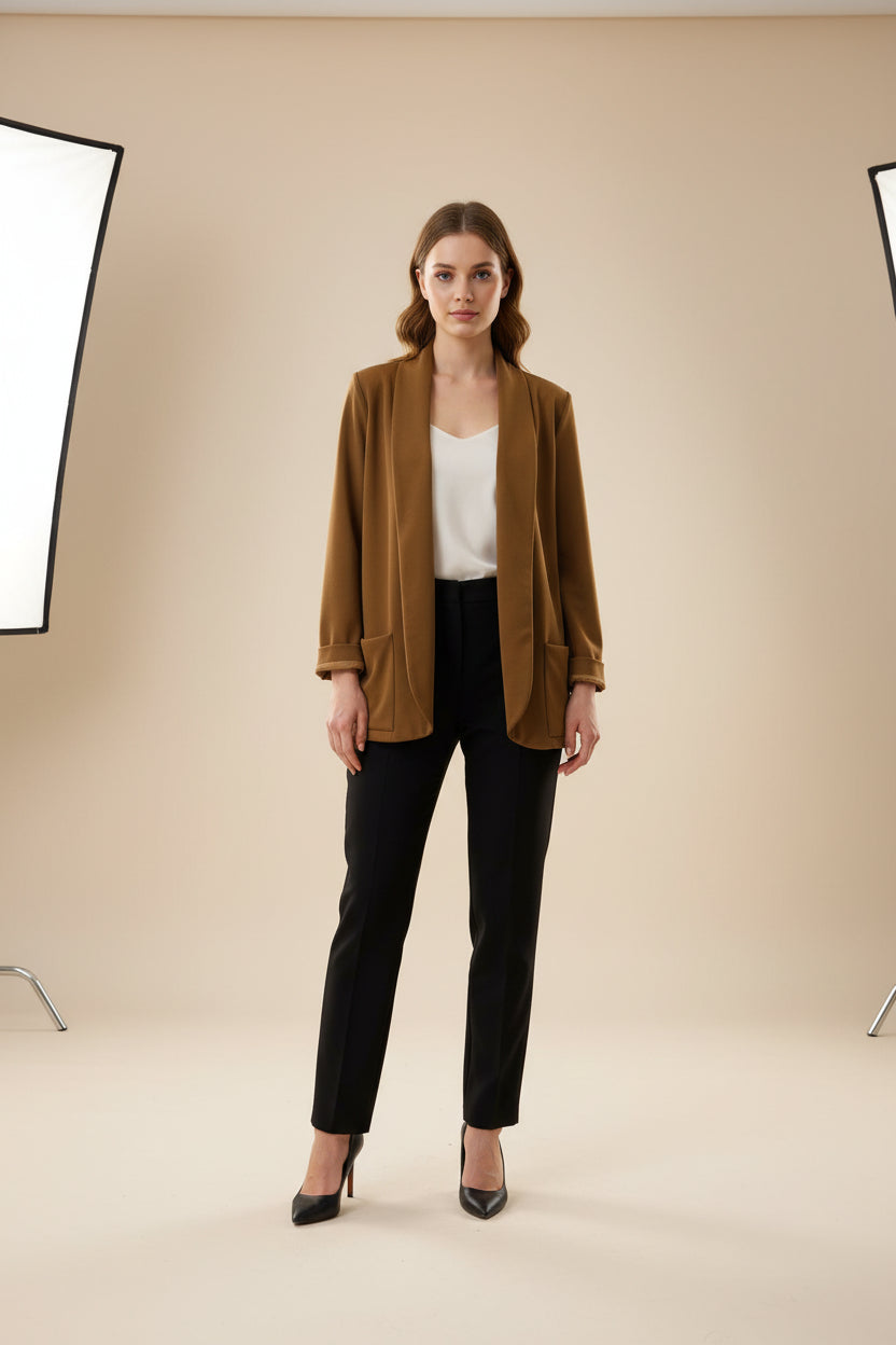 Blazer Curvy Aperto con Tasche Morbide – Modello Elegante Casual