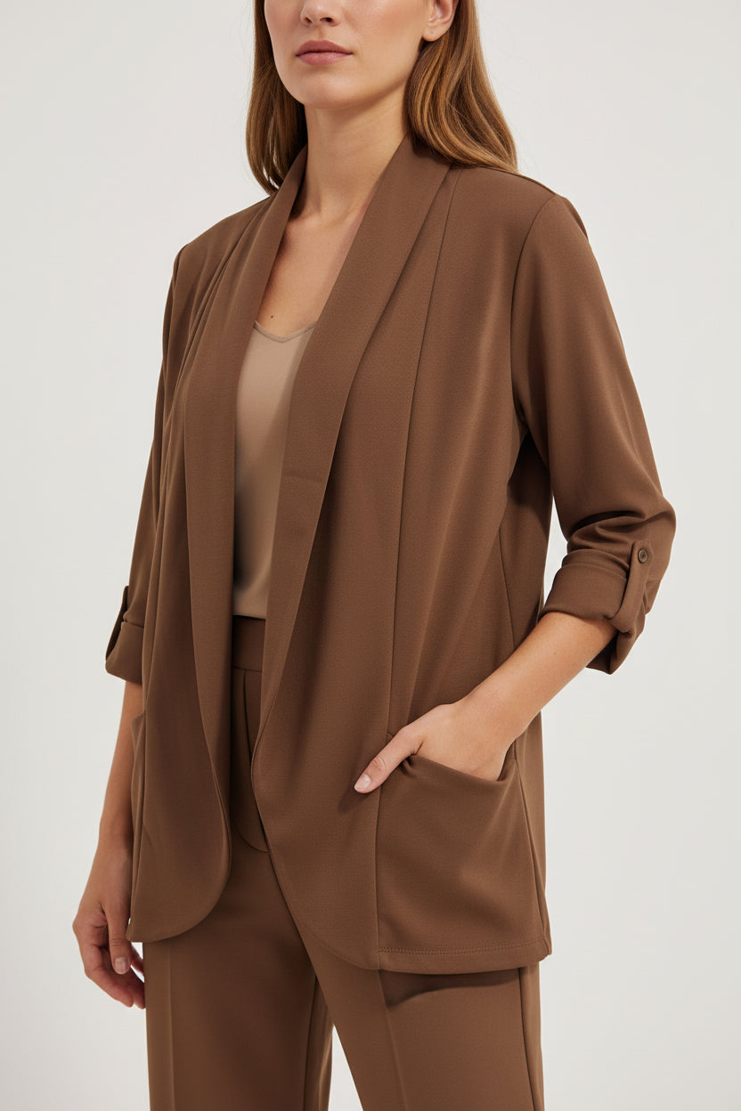 Blazer Curvy Aperto con Tasche Morbide – Modello Elegante Casual