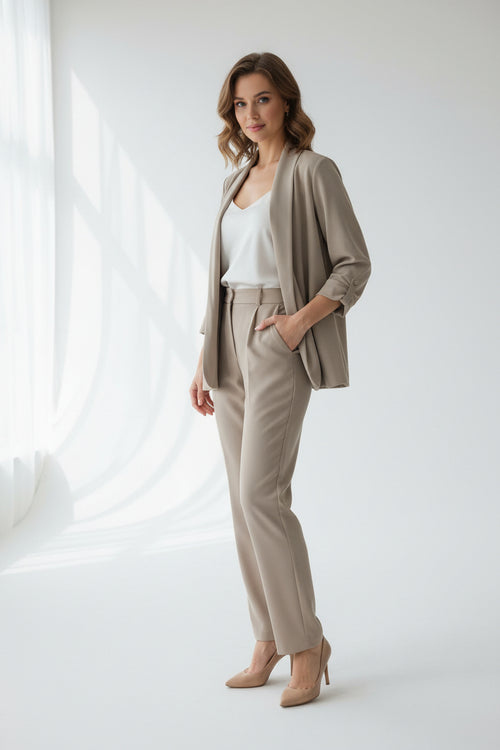 Blazer Curvy Aperto con Tasche Morbide – Modello Elegante Casual