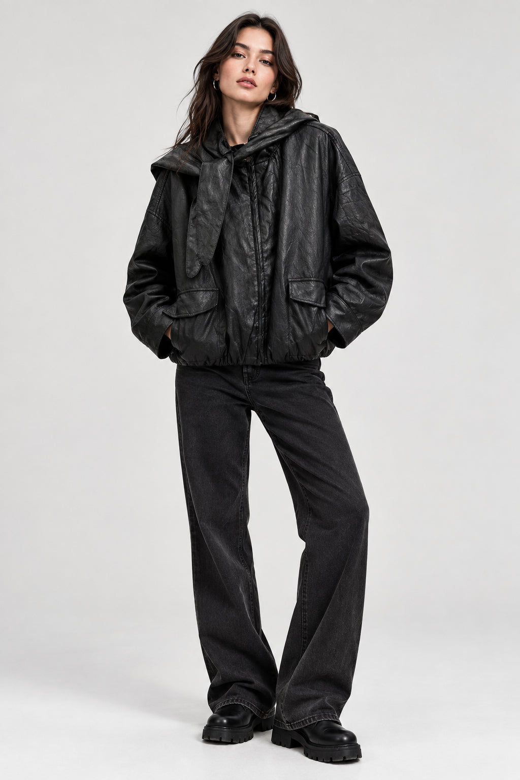 Giacca Curvy in Ecopelle con Zip e Sciarpa Integrata Bomberino Taglie Comode Soft-Touch