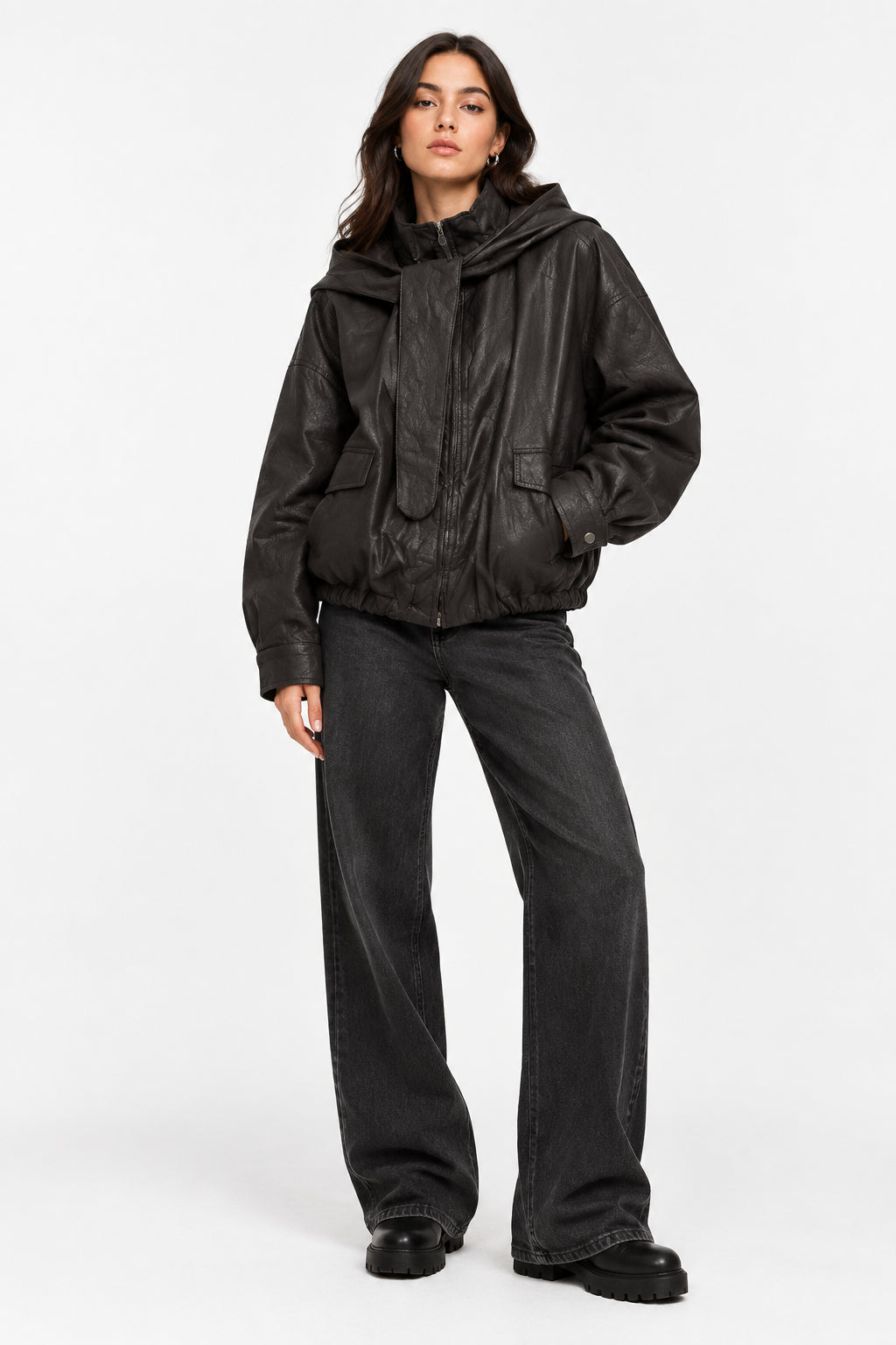 Giacca Curvy in Ecopelle con Zip e Sciarpa Integrata Bomberino Taglie Comode Soft-Touch