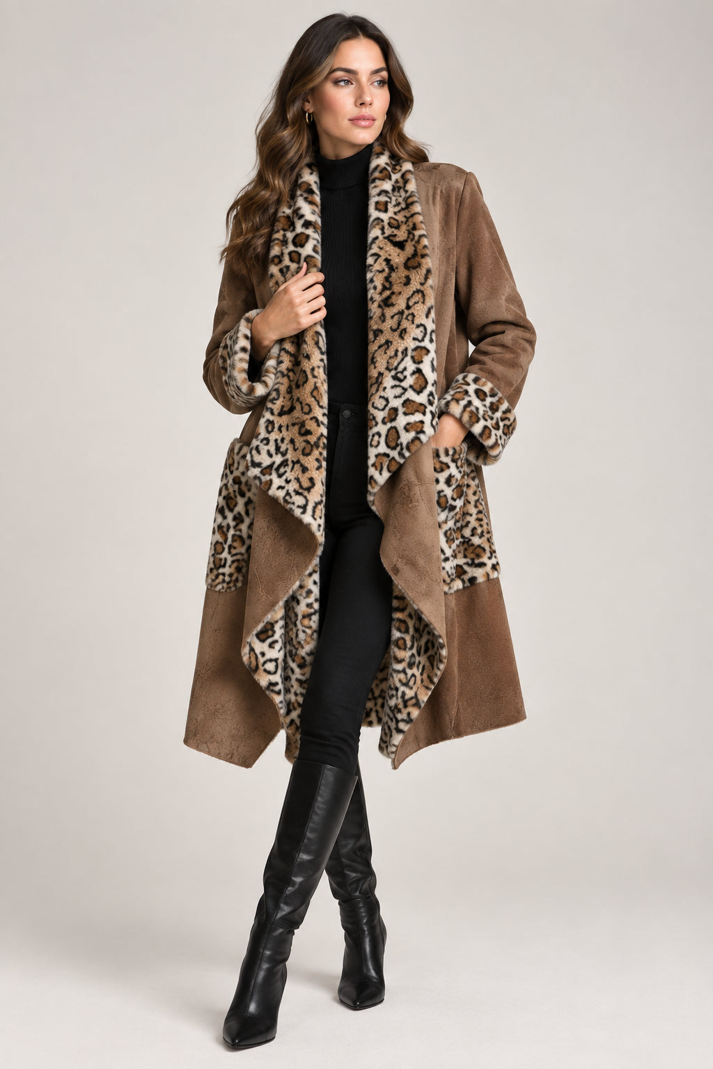 Capospalla Curvy Ecopelle e Ecopelliccia Maculata Cappotto Aperto Taglie Comode Stile Glamour