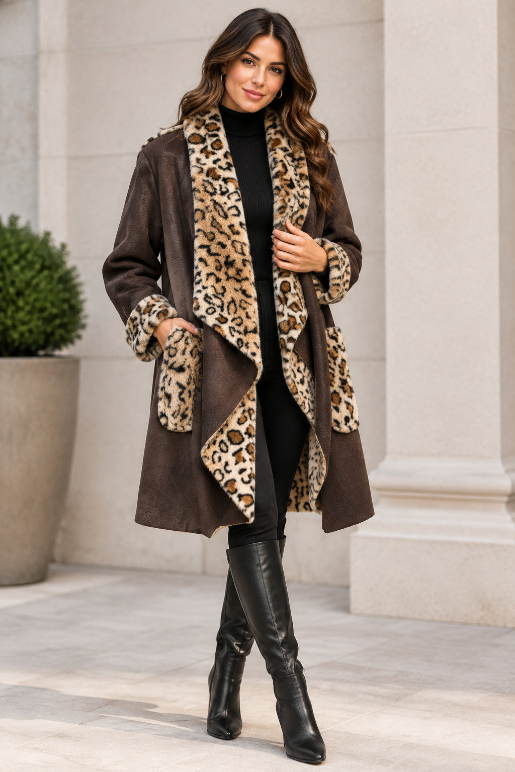 Capospalla Curvy Ecopelle e Ecopelliccia Maculata Cappotto Aperto Taglie Comode Stile Glamour